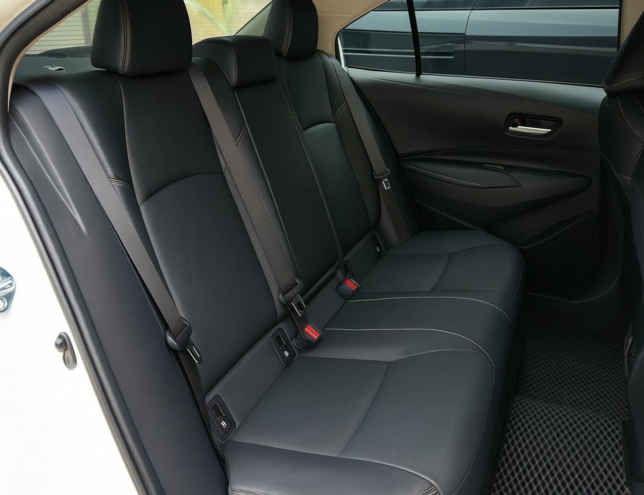 經濟五人座轎車圖片3