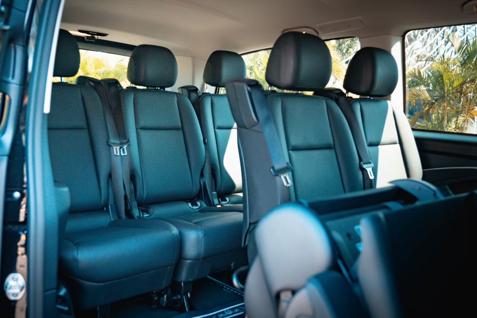 賓士九人座車圖片4