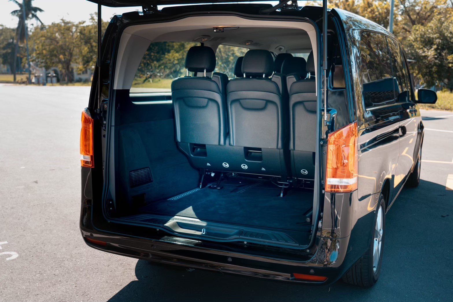 賓士九人座車圖片5