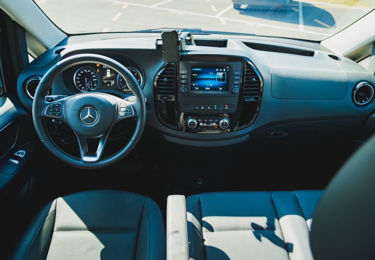 賓士九人座車圖片2