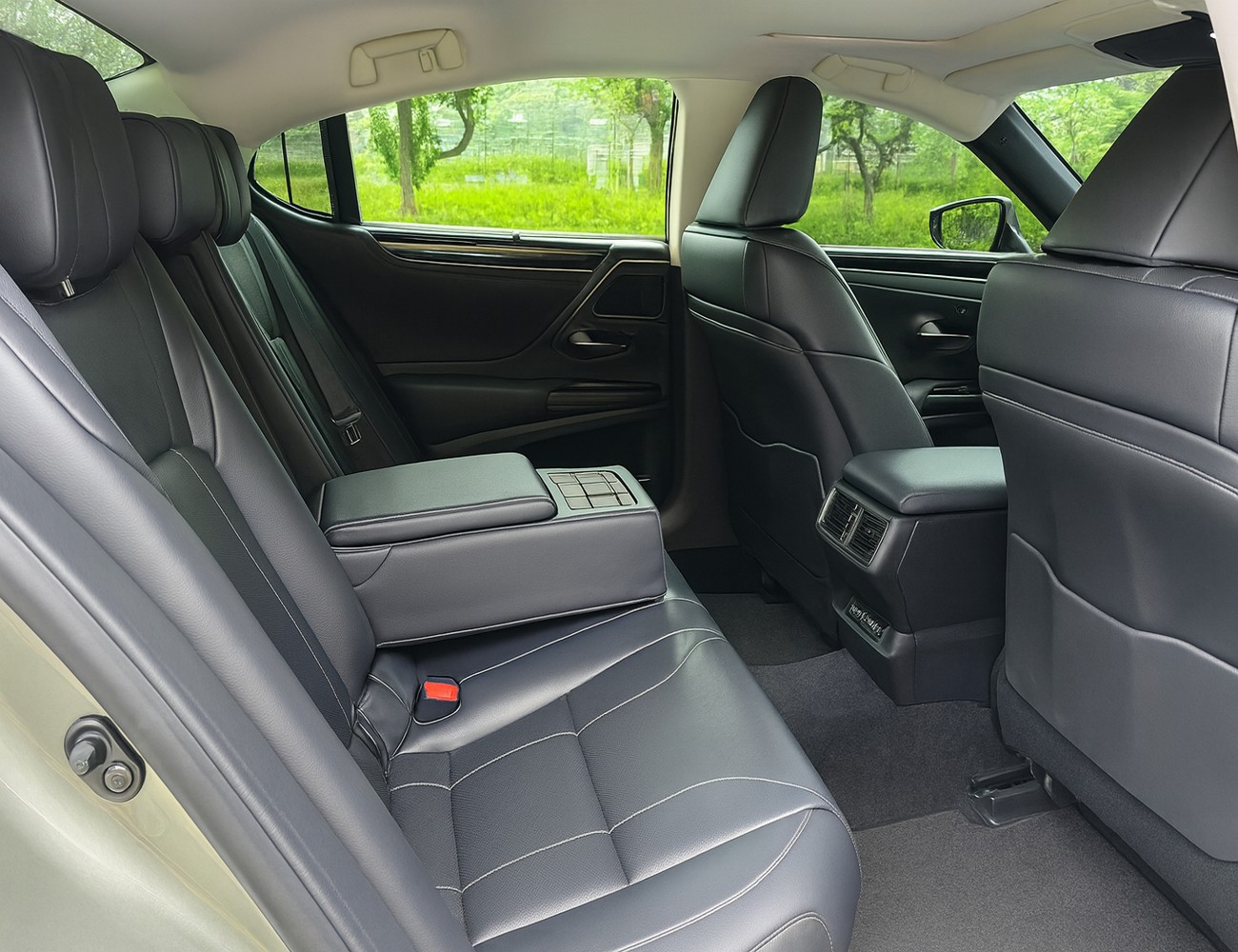 豪華進口五人座車圖片2