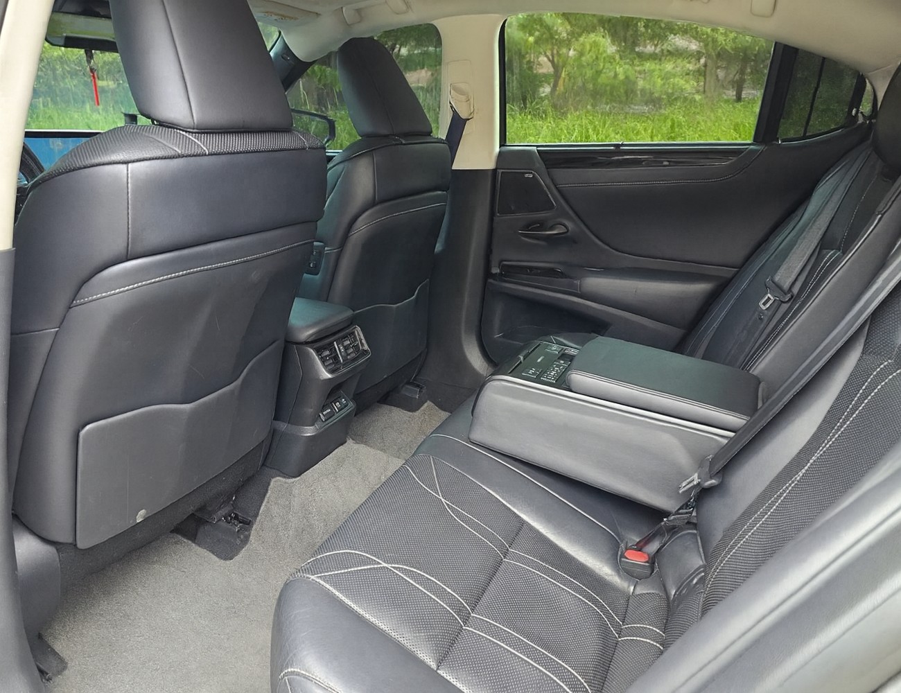 豪華進口五人座車圖片3