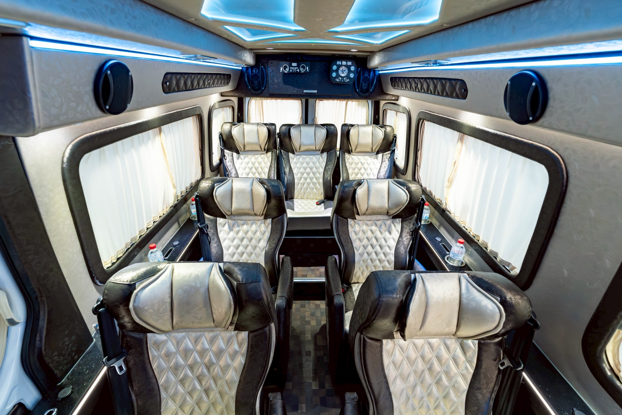 豪華保母車圖片2